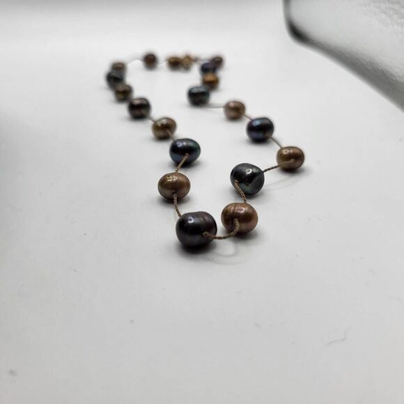 Stunning Freshwater Pearl Grey and Gold Knotted Floating Necklace 14K Gold Fille - Picture 4 of 6